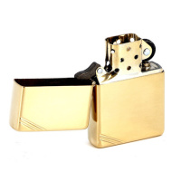 Купить Зажигалка ZIPPO Vintage™ с покрытием High Polish Brass, латунь/сталь, золотистая, 38x13x57 мм арт. 270