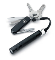 Купить Набор Victorinox нож-брелок + светодиодный фонарь Maglite Solitaire арт. 4.4014