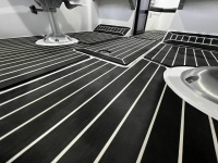 Купить Комплект палубного покрытия Marine Rocket для Феникс 510BR, тик черный, белая полоса, с обкладкой арт. teak_510br_black_2