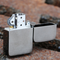 Купить Зажигалка ZIPPO 1941 Replica ™ с покрытием Black Ice ®, латунь/сталь, чёрная, глянцевая, 38x13x57 мм арт. 24096