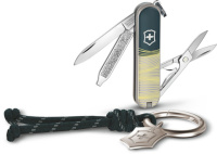 Купить Нож-брелок Victorinox Classic SD New York Style, 58 мм, 7 функций, зеленый (подар.коробка) арт. 0.6223.E223
