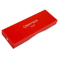 Купить Caran d’Ache Office 849 Classic - Laquer White, перьевая ручка, F, подарочная коробка арт. 841.001