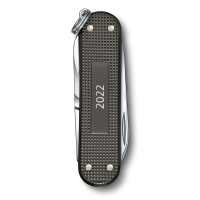 Купить Нож-брелок VICTORINOX Classic Alox LE 2022, 58 мм, 5 функций, алюминиевая рукоять, серый арт. 0.6221.L22